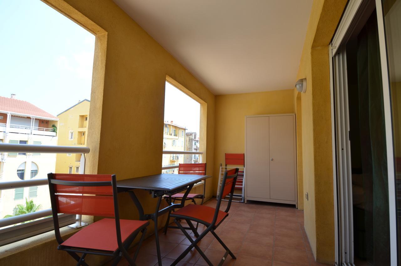 Appartement 3 Personnes Avec Coin Nuit Avec Terrasse Et Parking Quartier Du Port De Nice * Nizza
