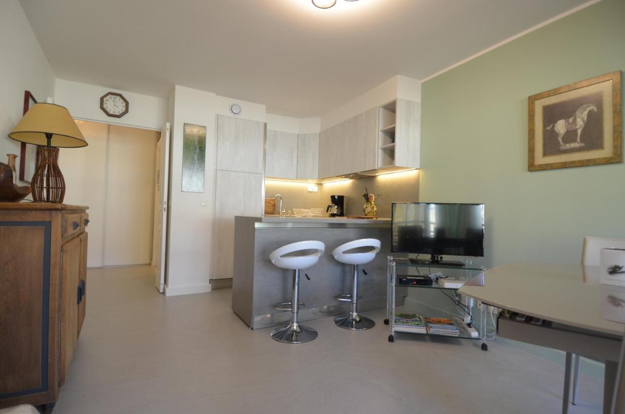 Appartement 3 Personnes Avec Coin Nuit Avec Terrasse Et Parking Quartier Du Port De Nice Apartment Nizza