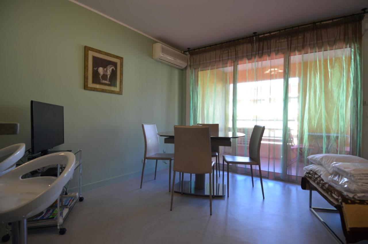 Appartement 3 Personnes Avec Coin Nuit Avec Terrasse Et Parking Quartier Du Port De Nice Apartment Nizza