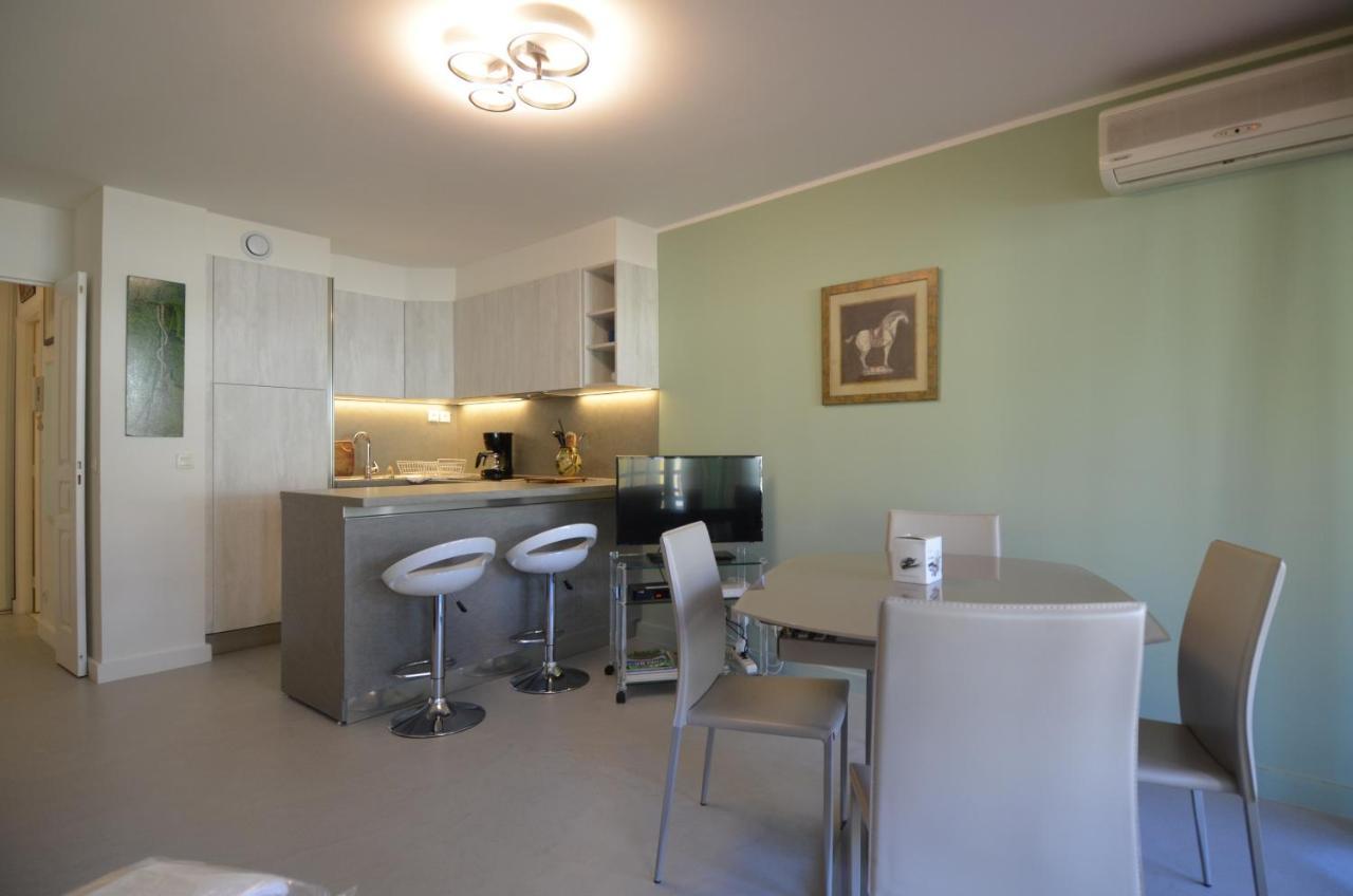Apartment Appartement 3 Personnes Avec Coin Nuit Avec Terrasse Et Parking Quartier Du Port De Nice Nizza